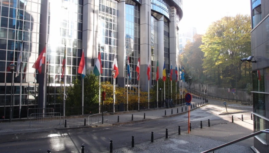 Omnibus V у Європарламенті: що змінилося для оборонного фонду та України