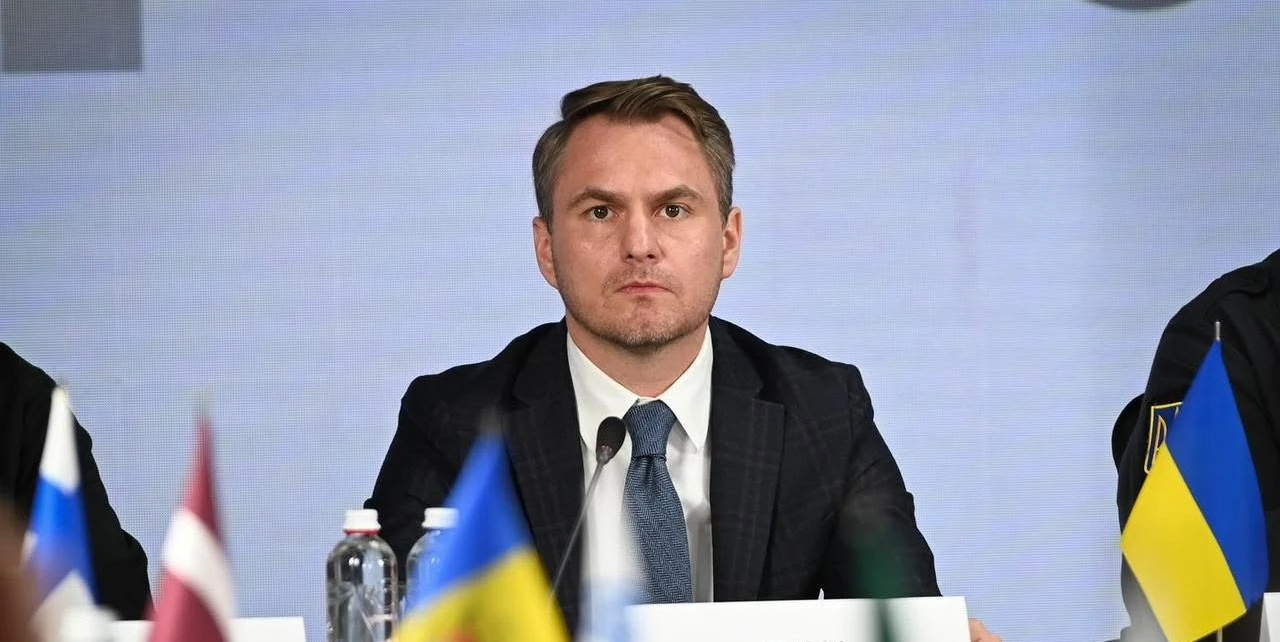 Цифри й дати виїзду Кравченка: підозра Кривоносу, відставка і вимога Зеленського